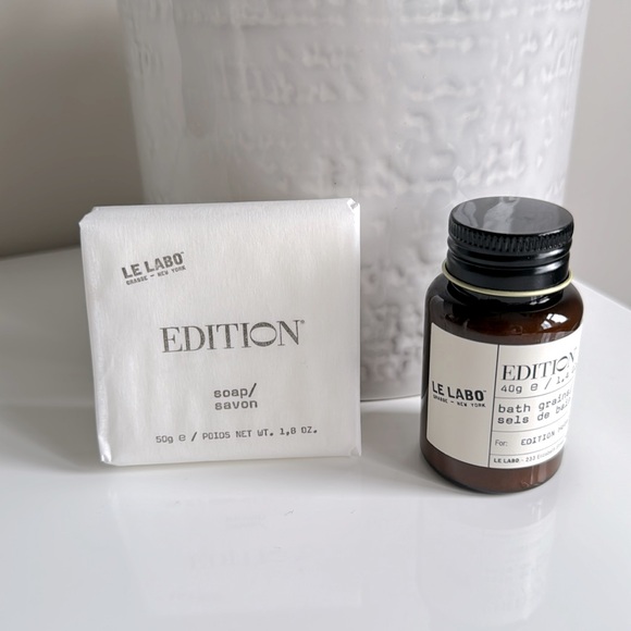 Set of Le Labo for Edition Hotel soap, bath grains and loofah pad - Picture 2 of 8